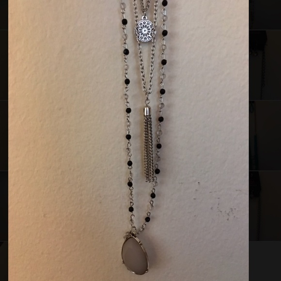 Earring and necklace set - Picture 1 of 3